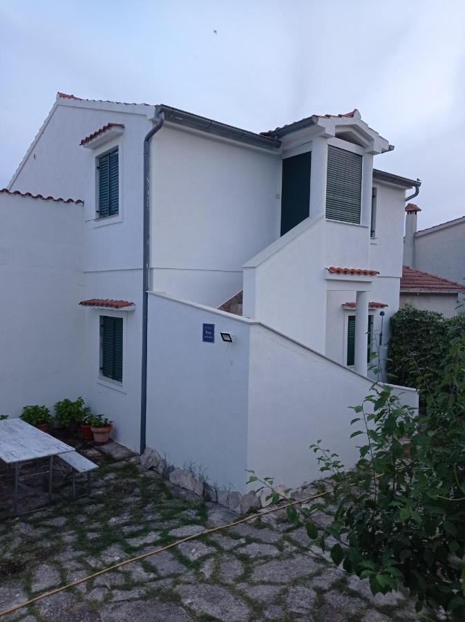 Apartment Silvija Vinisce Exterior photo
