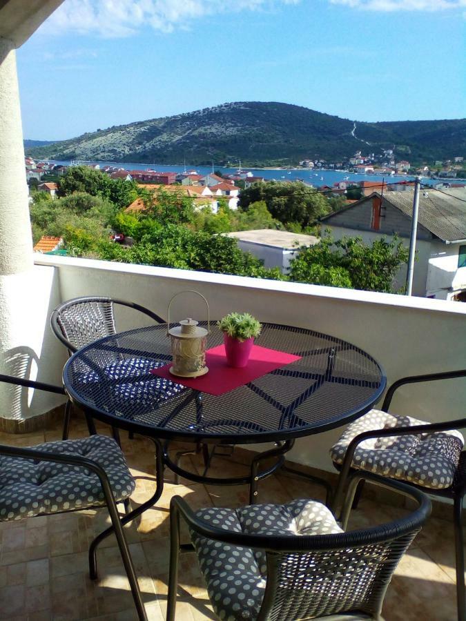 Apartment Silvija Vinisce Exterior photo